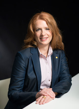 Dr.  Claudia Balzer